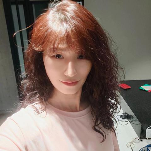 提供公證代辦服務的專家Sabrina