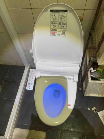 阿賢 - 大雅安裝免治馬桶及旁邊插座拉線HCG-114-08-16