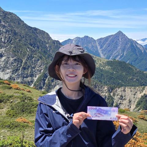 提供數學補習班高雄服務的專家曾珽甄