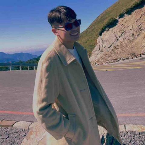 提供沙龍照台中服務的專家張世榮