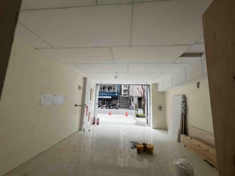 北歐塗裝油漆工程 - 矽膠蓋板施工 北歐塗裝油漆工程 - 矽膠蓋板施工