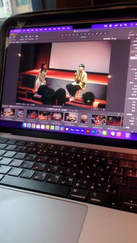 衞爾攝影 - 修圖工作中