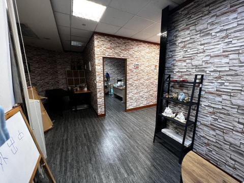 個人網路工作室(王立緯) - 高雄85大樓辦公室內規劃Wi-Fi需求
(免費規劃服務)