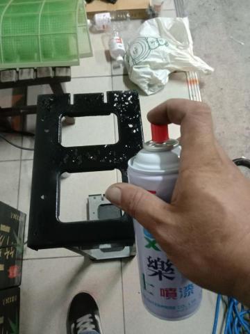 蔡明維（天龍企業社） - 室外機風扇鐵架噴漆防鏽蝕斷裂！
