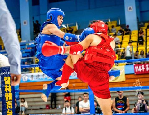 肌力與體能教練_布布(林郁芬) - 泰拳甲組冠軍(藍) 肌力與體能教練_布布(林郁芬) - 泰拳甲組冠軍(藍)