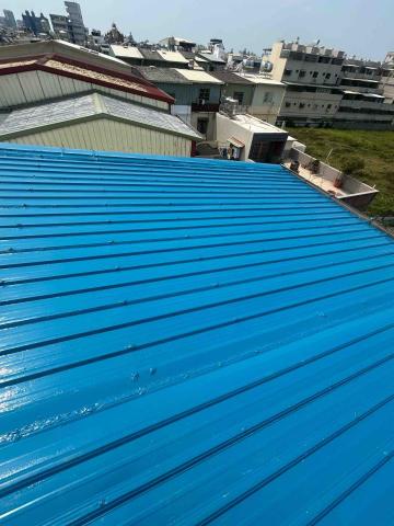 金家在工程 - 新作鐵皮上上浪板漆不僅隔熱還拉長壽命 金家在工程 - 新作鐵皮上上浪板漆不僅隔熱還拉長壽命