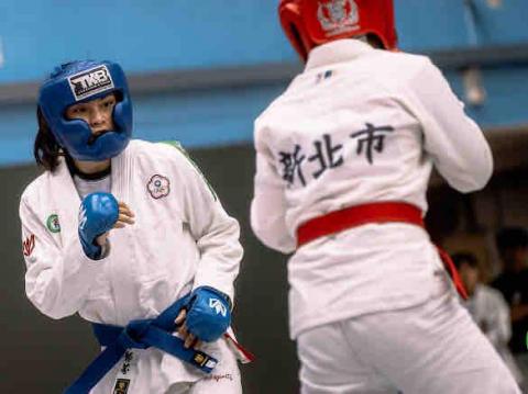 肌力與體能教練_布布(林郁芬) - 格鬥柔術(藍方) 肌力與體能教練_布布(林郁芬) - 格鬥柔術(藍方)