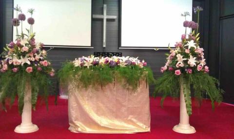 夏葉佐國際 - 教堂司儀桌插花設計