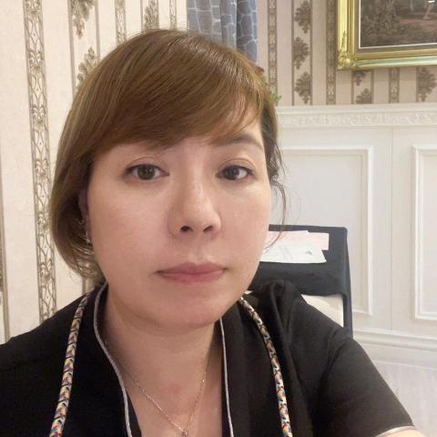 提供美容院做臉服務的專家黃彩鳳