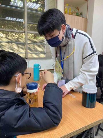 王翊詠 - 到校園教學小朋友藥物相關知識