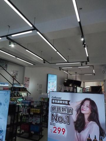 景弘專業照明工作室 - 美妝店軌道工程