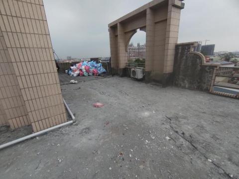 熊豹工程團隊 - 頂樓地面打除剃防水pu