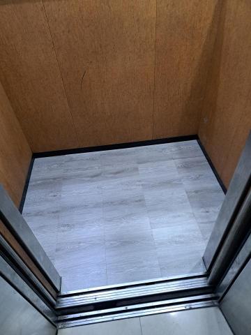 永川盛電梯 - 電梯車廂內地板鋪設 永川盛電梯 - 電梯車廂內地板鋪設