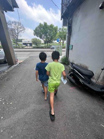 nn zz - 陪玩經驗～帶兩個家教小朋友出門