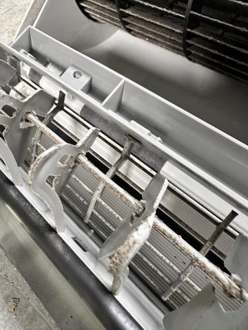 捷迅個人工作室 - 內機集水盤清洗前