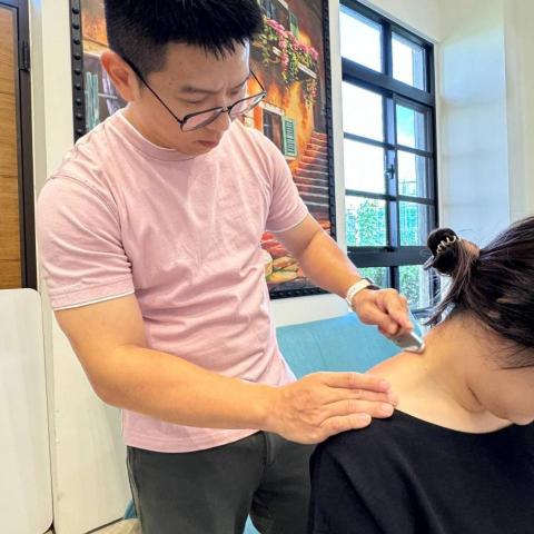 基礎運動及放鬆師 Jeff 基礎運動及放鬆師 Jeff