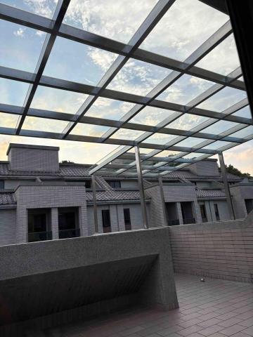 好工人拆除裝修團隊 - 採光罩骨架完成