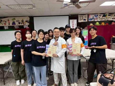 林紘羽 - 擔任牙診組員