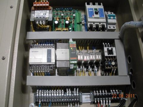 詹壬介 - 磨漿機控制箱，配線及程序控制。