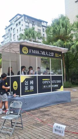 Jay 家教老師 - 於政大包種茶節，擔任歷史系副召，接受「政大之聲」訪問。