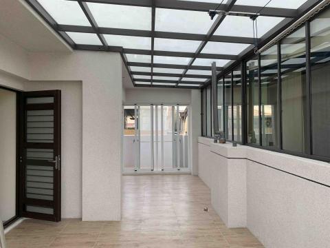 岳昇工程行 - 露臺白膜玻璃採光罩暨玻璃窗戶完工照