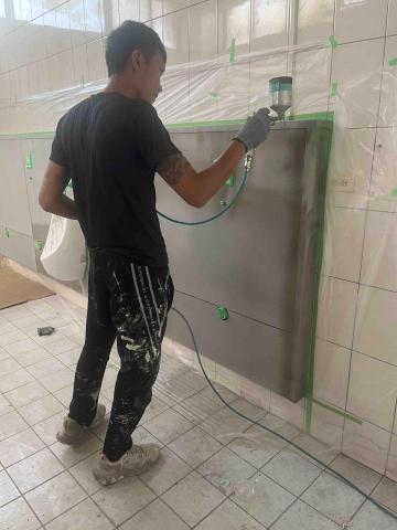 小Q  油漆工程 - 廁所木作保護漆施作