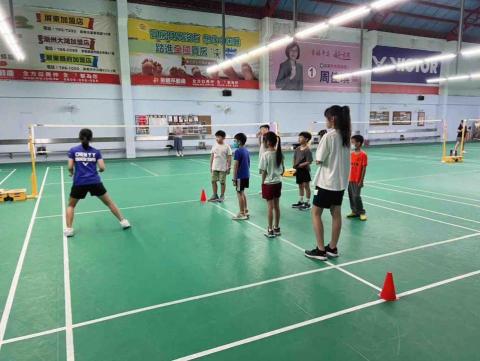 陳韻伃 - 羽球移動步伐專項訓練講解