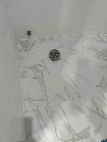 八達工程 - 浴室地磚30 X30