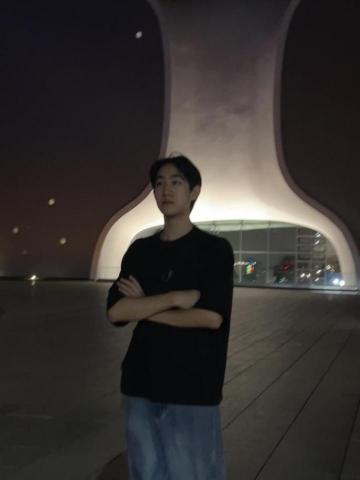 鄞展睿