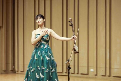 提供新竹市二胡服務的專家Amy Huang 黃老師