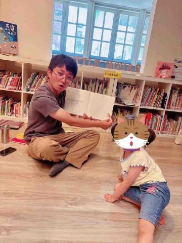 陳鈺澄 - 於繪本獨立書店擔任繪本志工