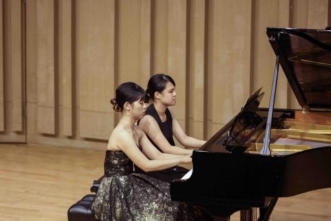 Amy Huang 黃老師 - 