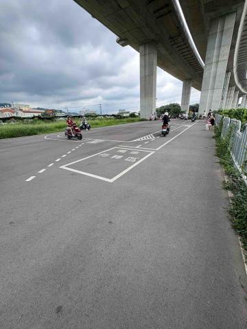 港人有路-台中萬事屋 - 機車練習