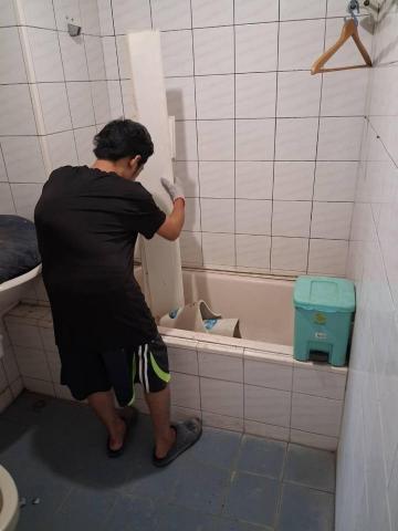 合旺工程行 - 浴缸打除前