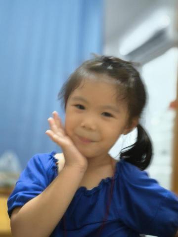 保姆 - 很喜歡擺poss，真可愛