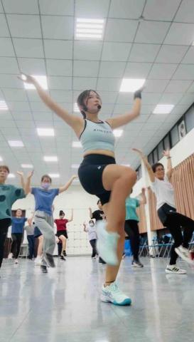 小RE老師 - 台中長青學苑有氧課程