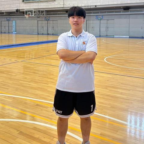 提供撞球課服務的專家吳秉益