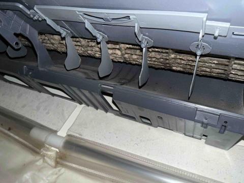 冷氣小胖👍 - 冷氣有異味 不冷 風量太小 可能冷氣裡面都是長這樣的