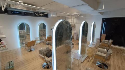 綠合和企業社 - 美髮店新裝潢、新增電箱、專用迴路、電熱水器安裝、冷熱管配置、排水配置、新增開關插座等。