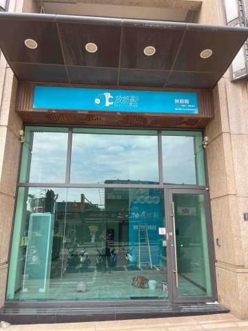 陳柏華 - 地點：富宇新杜拜：國安一路121號
油漆批土粉刷工程