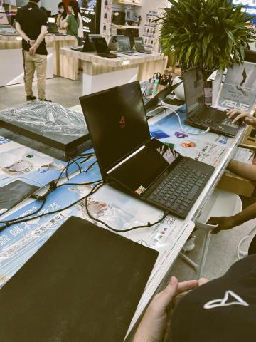 Leo - ROG頂級筆電銷售紀錄