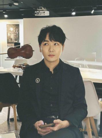 許晁維 -大提琴老師 - 