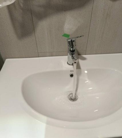 綠合和企業社 - 浴櫃安裝、臉盆安裝、龍頭安裝、測試排水。