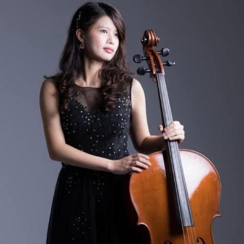 提供音樂廳服務的專家Nancy