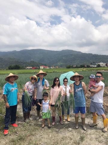 何爸爸機場接送｜旅遊包車 - 包車旅遊-宜蘭