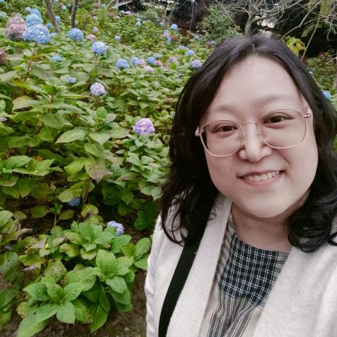 提供記帳士考古題服務的專家FLORA HSU