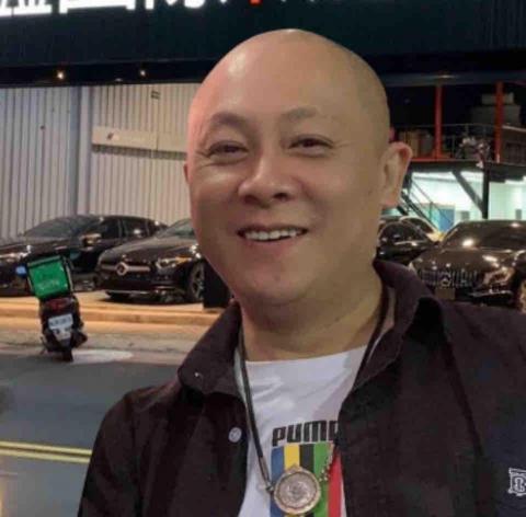 提供irent保險服務的專家何爸爸機場接送-旅遊包車