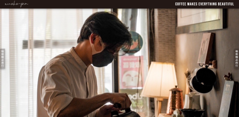 嵎嶼網路科技工作室 - 位於嘉義市的小口品s的網站，內涵菜單及位置資訊，亦可透過該網站前往指定的購物平台(ichef、7-11)等。
網站設有RWD響應式網站之功能供使用者更方便閱覽。