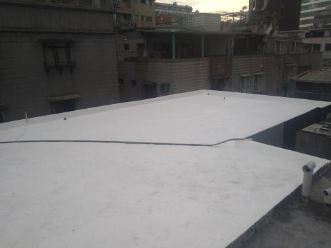 葉韋承 - 新店大坪林_打除隔熱毯、補水泥、底漆、貼網、中塗、面漆