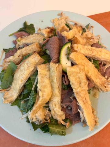 Jade’s kicthen（潔德作菜） - ?️ 金針菇脆片拌牛肉芝麻葉

Enoki Cheese Crisps with Beef & Perilla Leaves